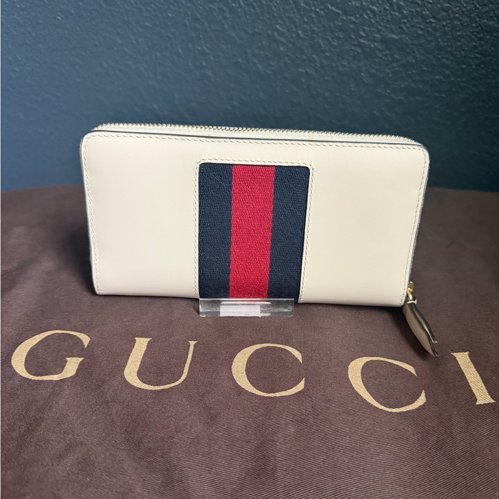 Gucci Sylvie White Leather Zip Wallet with Blue and Red Stripe and Gold Hardware - Picture 2 of 11
